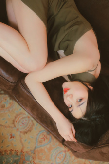 宝宝对准它自己慢慢动